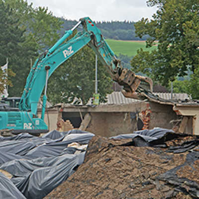 Die Abbrucharbeiten auf dem Gelände der früheren General-von-Seidel Kaserne machen sichtbare Fortschritte.