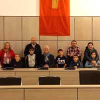 Die Familien treffen den Oberbürgermeister im Rathaus