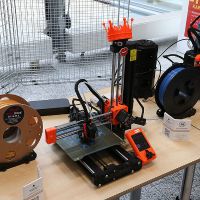 3D-Drucker auf einem Tisch