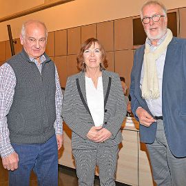 Bürgermeisterin Elvira Garbes mit dem neuen Beiratsvorsitzenden Hubert Weis (rechts) und seinem Vize Bernd Michels.