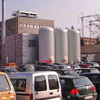 Das Blockheizkraftwerk am Mitarbeiterparkplatz des Mutterhauses ist ein wichtiger Energielieferant für die südwestliche Innenstadt. Foto: SWT