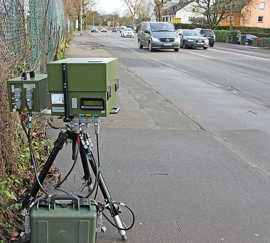 Ein Messgerät zur Geschwindigkeitskontrolle im Einsatz an der Zurmaiener Straße.