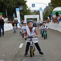 Bei der Kinder und Sport Mini Tour konnten sich die Kleinsten auf Laufrädern messen.