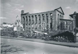 Schwer getroffene Basilika 1944. Foto: Stadtarchiv Trier, Bildarchiv