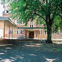 Hof der Grundschule. Foto: Thomas P. Reuter