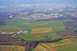 Das Luftbild mit Abgrenzung der geplanten städtebaulichen Entwicklungsmaßnahme am Brubacher Hof