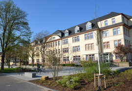 Foto: Das Bürgerhaus in Trier-Nord mit aufgewertetem Vorplatz