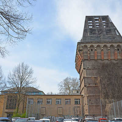 Der Hochbunker am Augustinerhof und sein Nebengebäude ist als Standort für eine Nahwärmezentrale mit Blockheizkraftwerken im Gespräch. 
