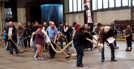 Die Proben mit 160 Beteiligten laufen im ehemaligen Walzwerk auf Hochtouren. Foto: Claudia Stephen