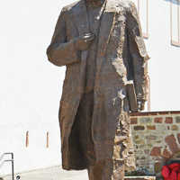 Die Karl-Marx-Statue von Wu Weishan kurz nach der Enthüllung auf dem Simeonstiftplatz.