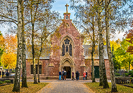 Die neugotische Kapelle auf dem Hauptfriedhof sieht nach der von der Trier-Gesellschaft initiierten und dank vieler Spenden aus der Bürgerschaft ermöglichten Sanierung wieder aus wie neu.